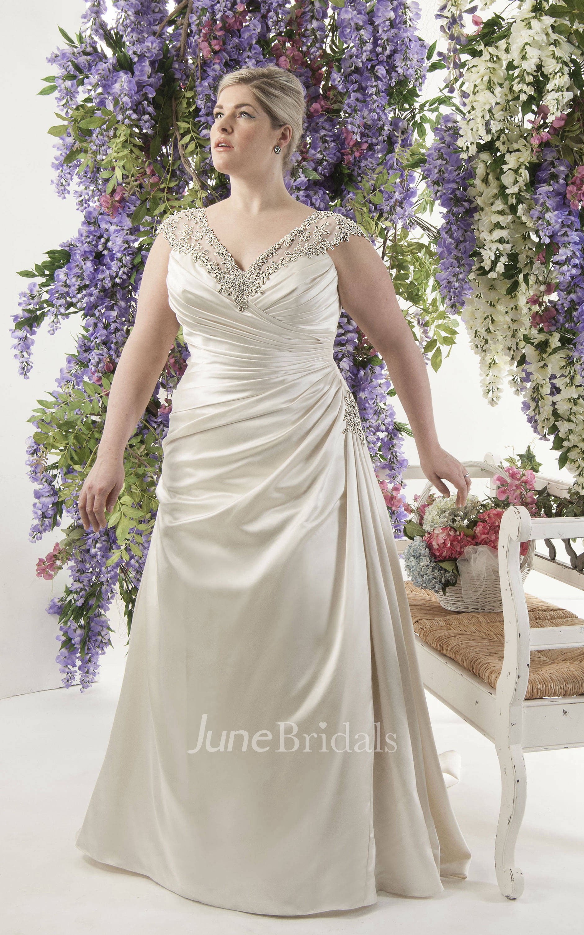 Side ruched outlet wedding dress