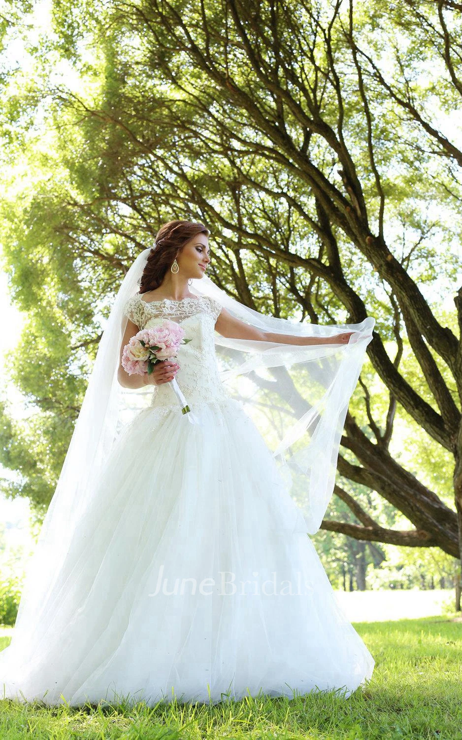 Bateau Neck Tulle Wedding Dress With Spangles and Sequins