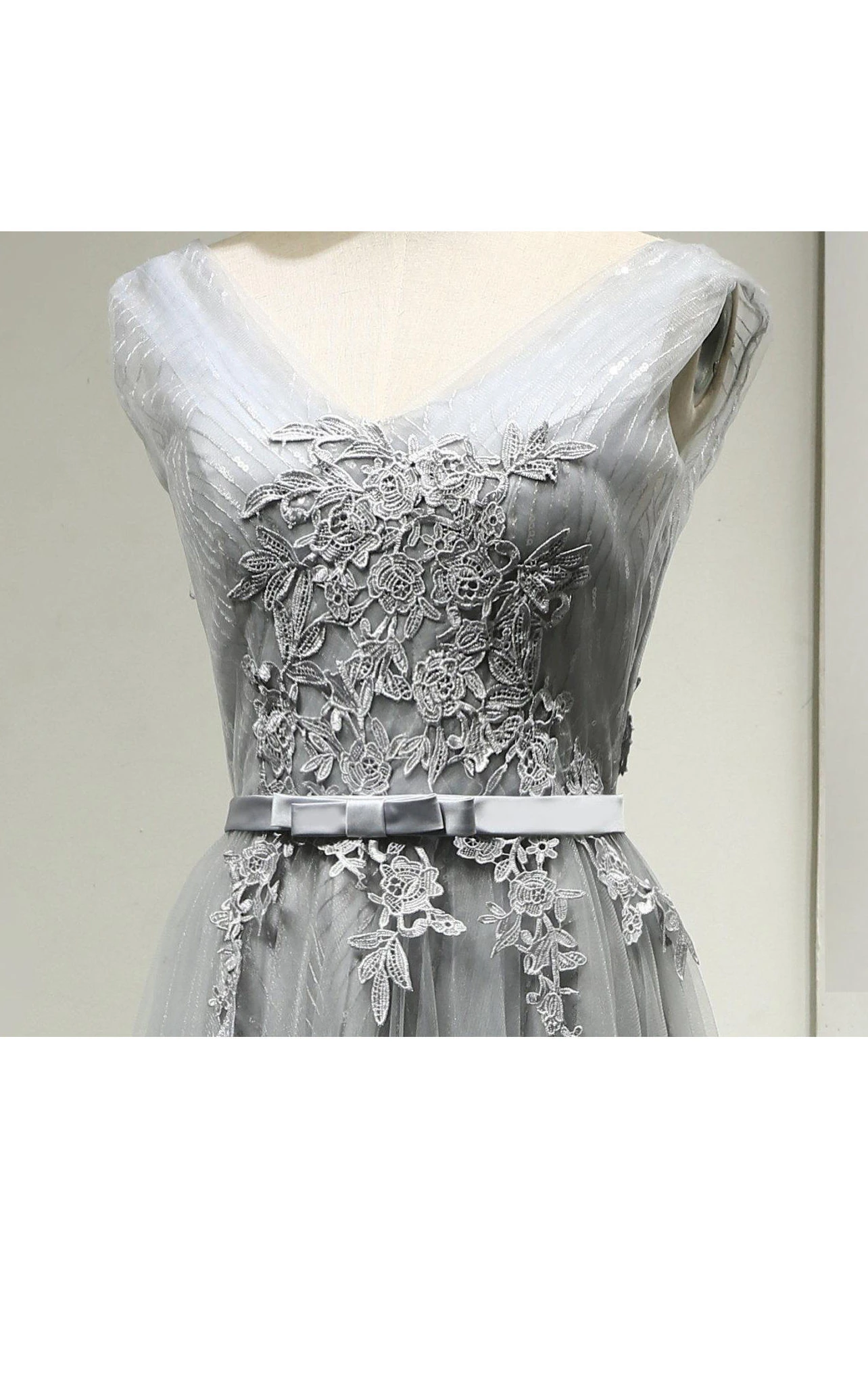 V Neck V Back Cap Sleeve A-line Pleated Tulle Long Dress With Applique and Belt