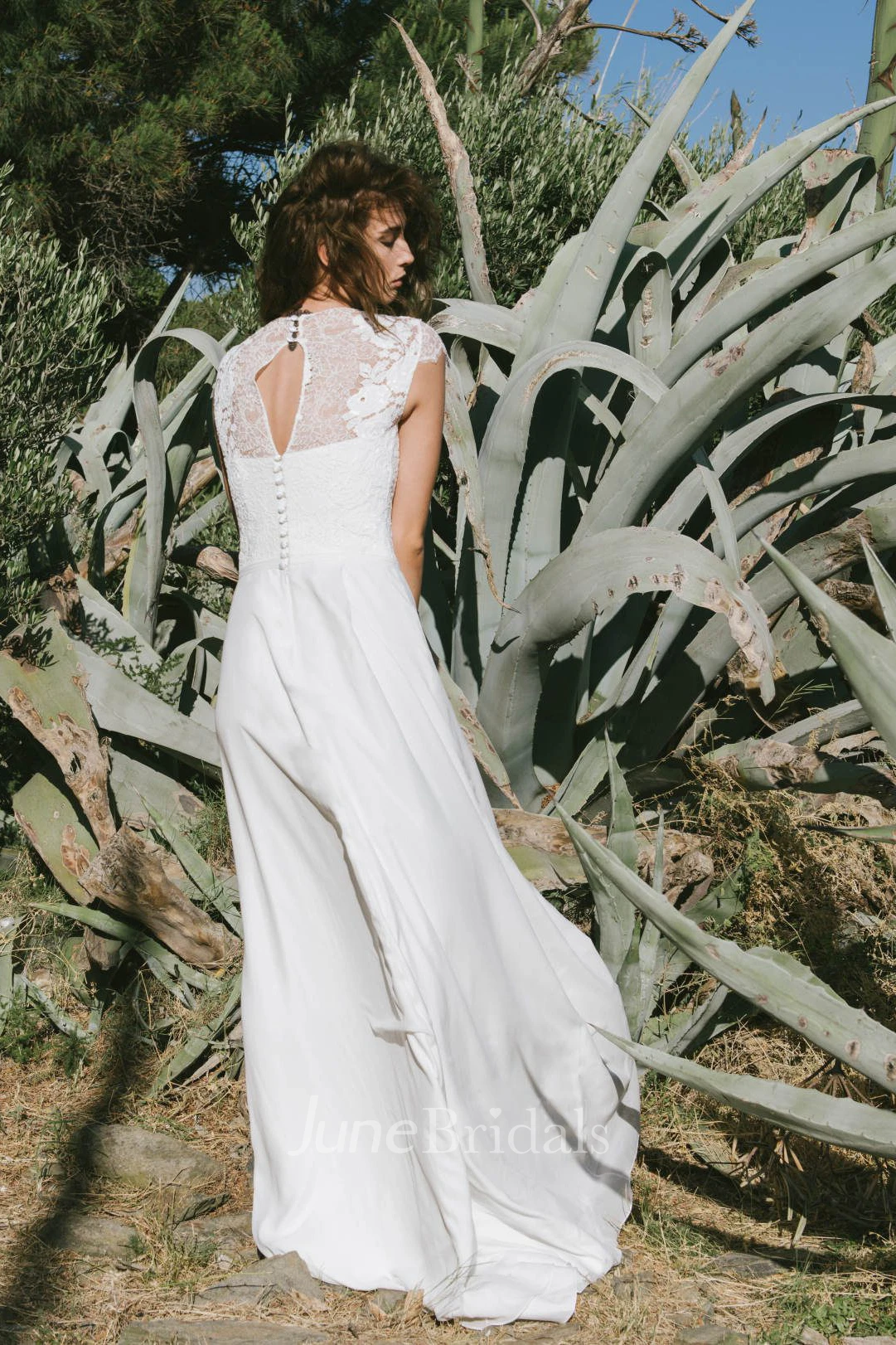 Graceful Jewel Neck Short Sleeve Wedding Dress