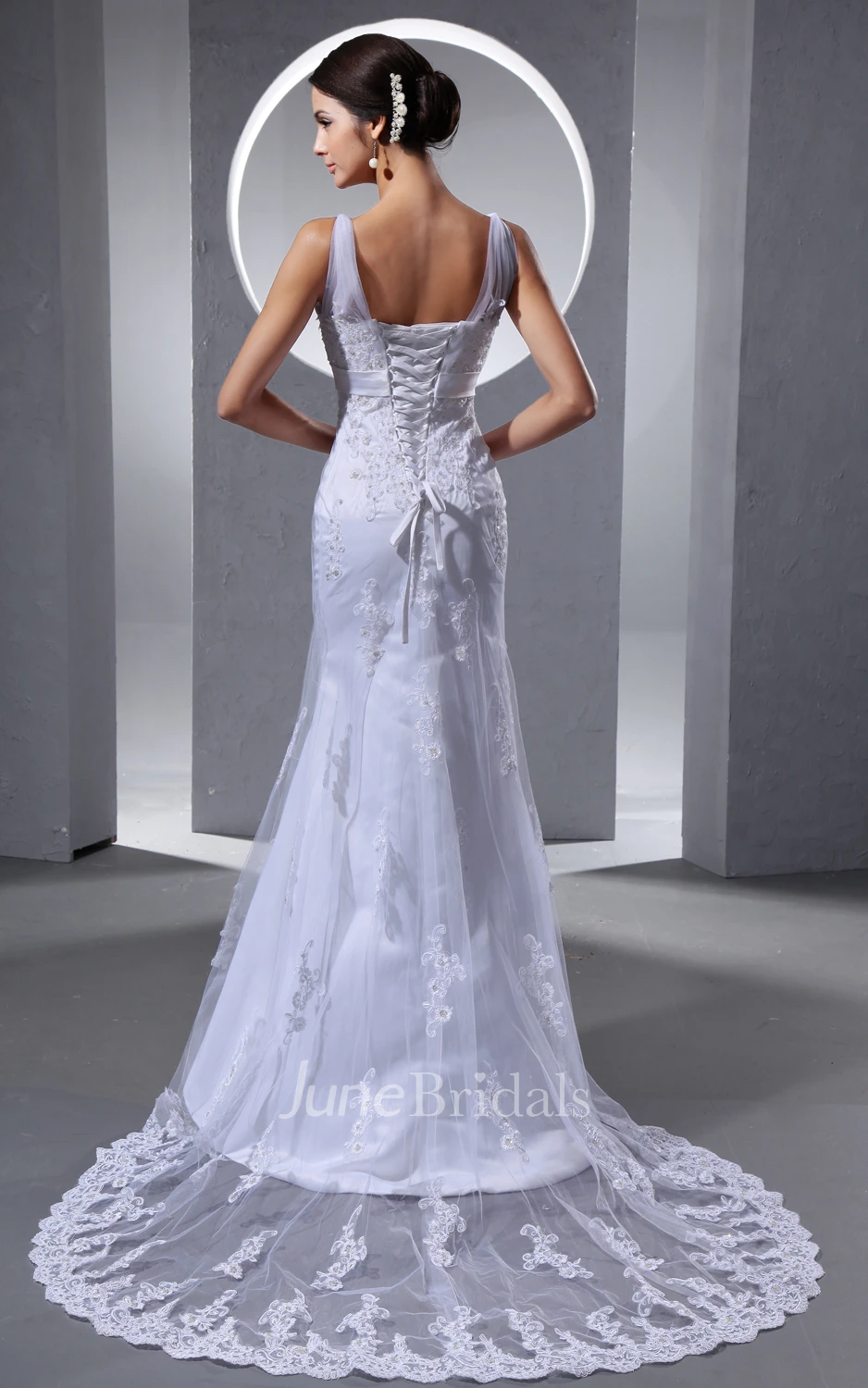 Sweetheart Sleeveless Column Dress With Lace Appliques And Soft Tulles