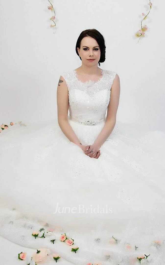 Stunning Intricate Key Hole Back Lace Princess Style Wedding Dress