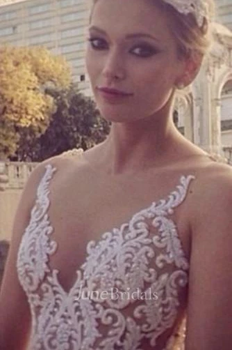 Chic Pearls Appliques Princess Wedding Dress Tulle Court Train