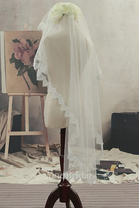 Simple Style Triangular Short Wedding Veil with Lace Edge