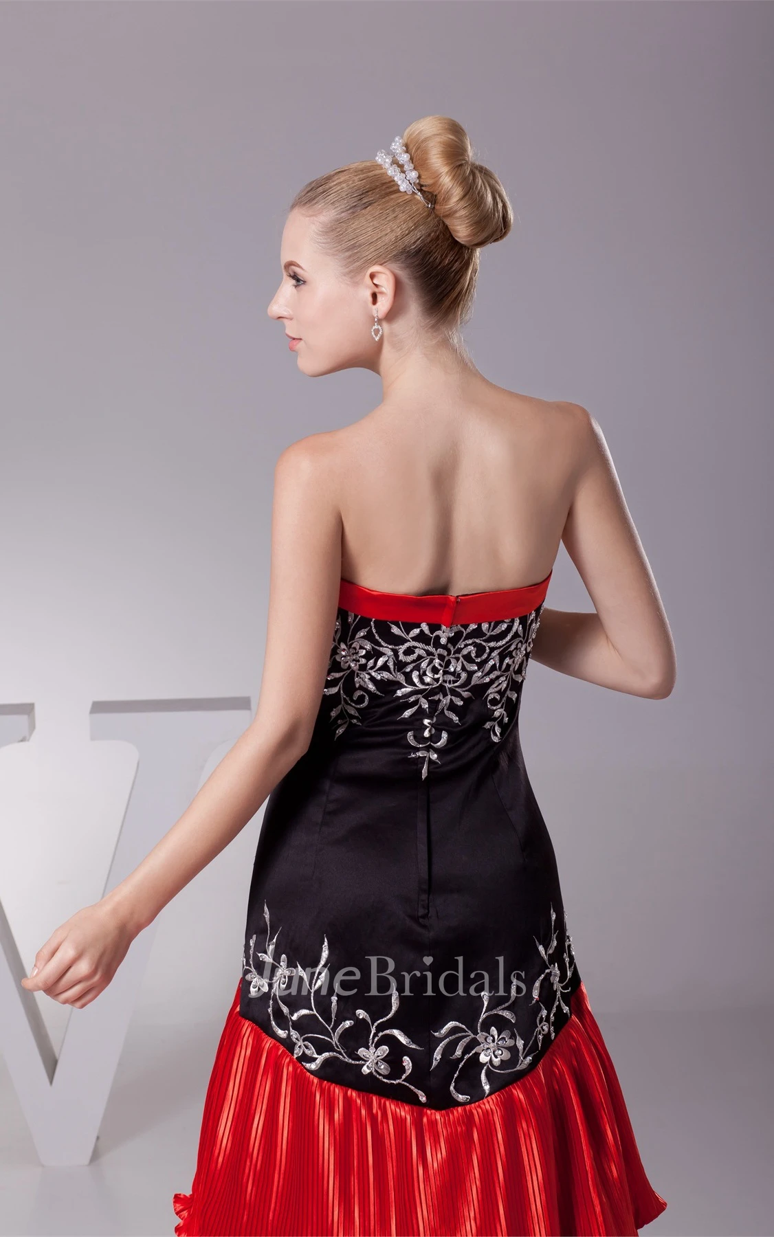 Sweetheart Tiered Front-Split Dress with Bow and Embroideries