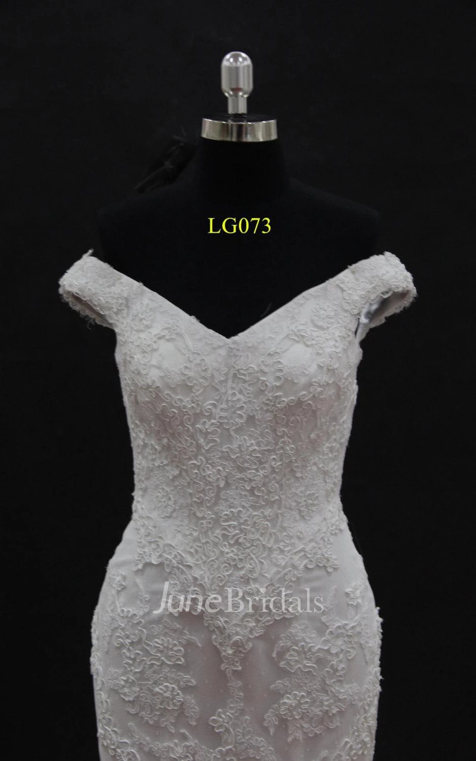 Off-Shoulder Lace Mermaid Wedding Dress With Court Train