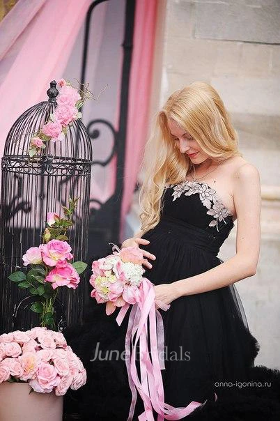 Gorgeous Appliques Ruffles Black Evening Dress Court Train Sleeveless