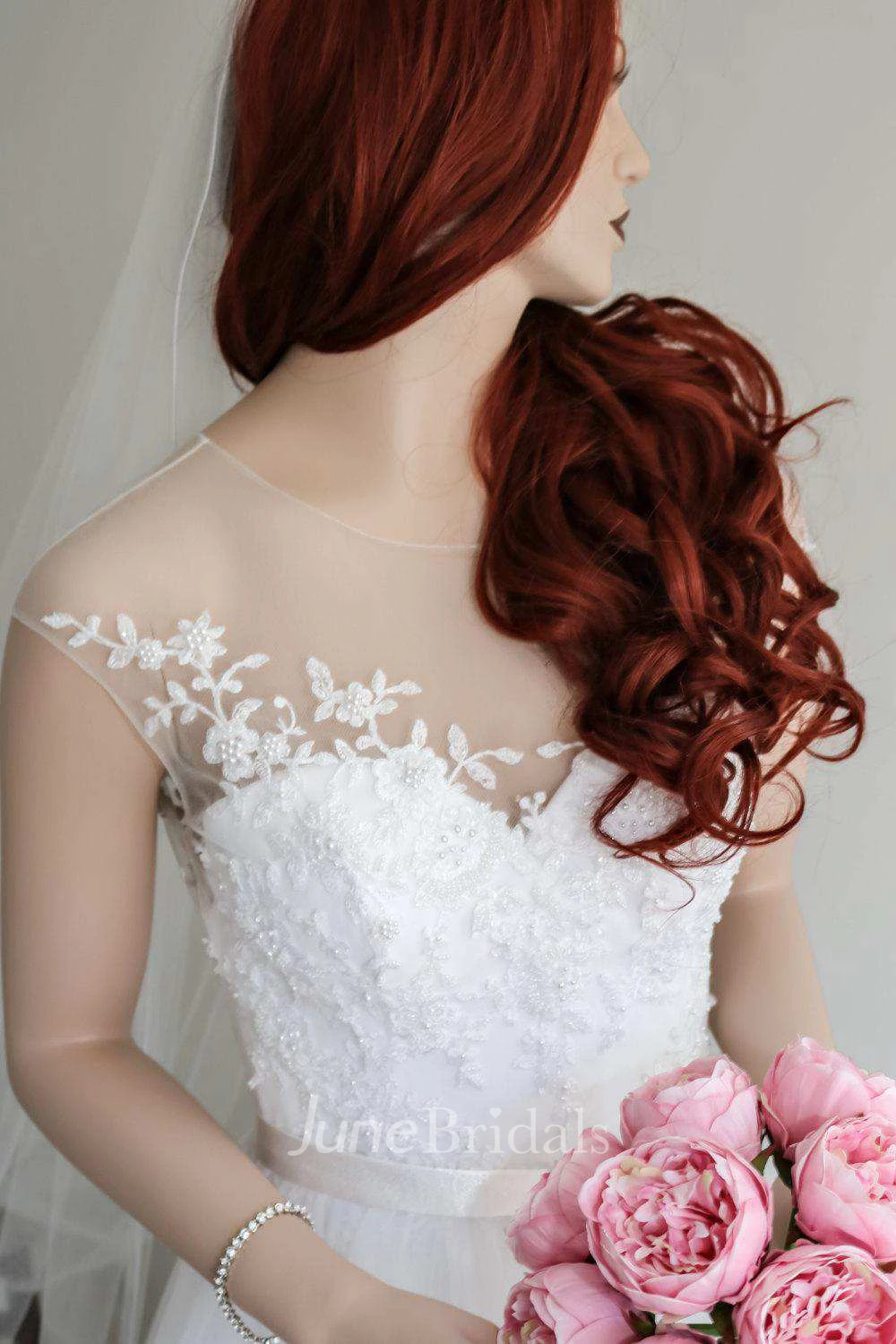 Scoop-Neck Sleeveless A-Line Tulle Appliqued Wedding Dress With Beading And Keyhole