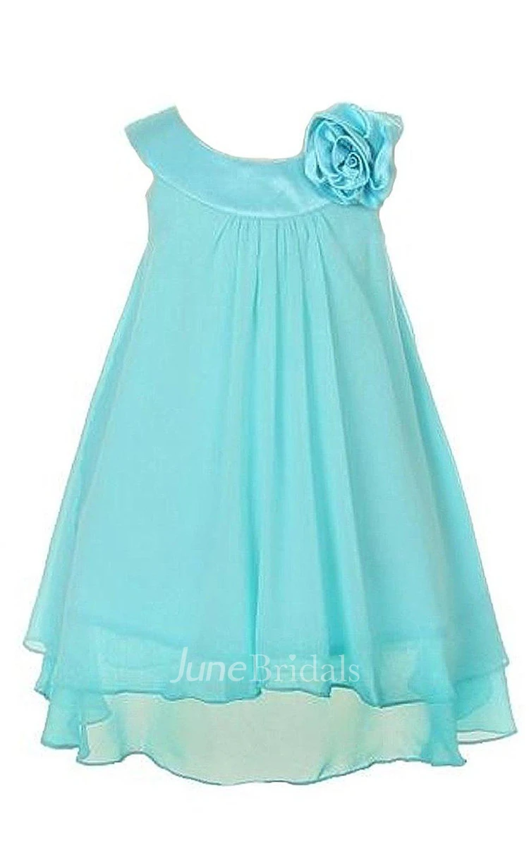 Sleeveless Dress With Pleats and Flower