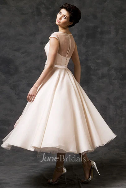A-Line Tea-Length Scoop-Neck Short-Sleeve Tulle Wedding Dress With Flower And Illusion
