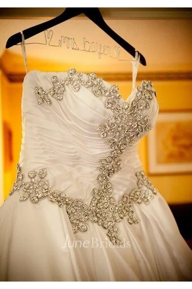 Modern Sweetheart Sleeveless Wedding Dress Spaghetti Strap With Beadings