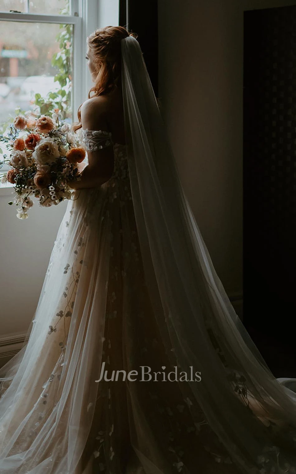 A-Line Sexy Off-the-Shoulder Romantic Multi-Layers Tulle Delicate Lace Applique Trailing Wedding Dress