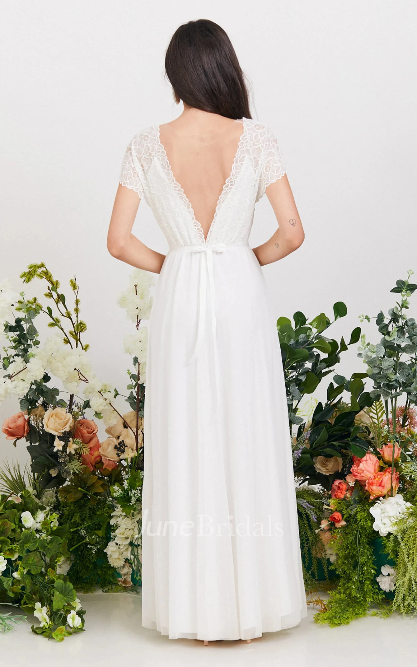 Boho A-Line Spring Wedding Dress with Lace Bodice and V-Neck Short Sleeve Bridal Gown for Modern Brides