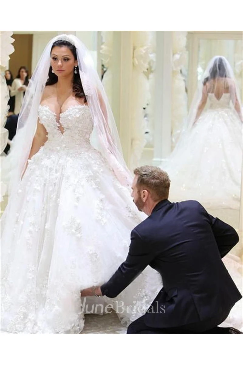 Glamorous V-neck Sleeveless Ball Gown Wedding Dress Appliques