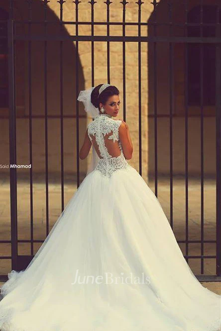 Gorgeous Cap Sleeve Tulle Lace Wedding Dress With Train