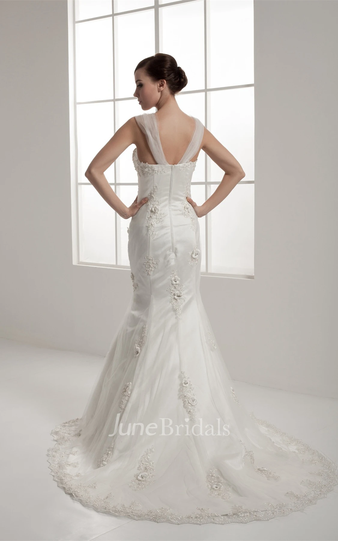 Sleeveless Mermaid Appliqued Dress with Flower and Sweep Train