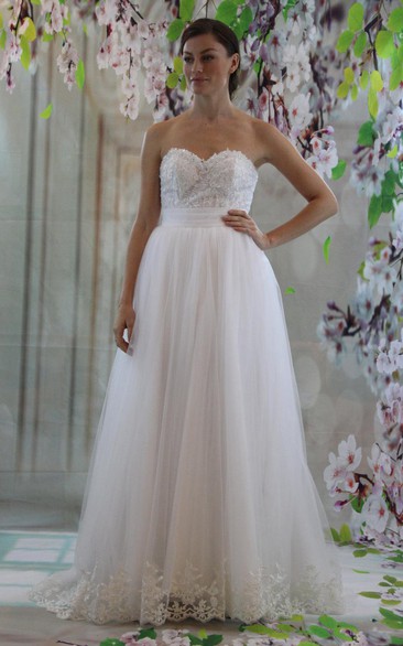 Mini Sweetheart Tulle Lace Weddig Dress With Appliques