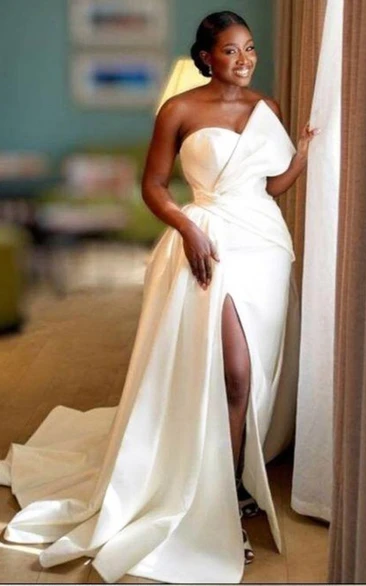 Sexy A-Line Satin Sleeveless Wedding Dress with Split Front Country Garden Floor-length Sweep Train Off-the-shoulder Simple