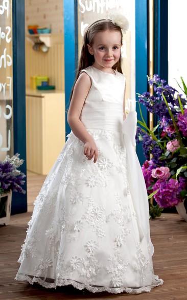 Cute High-Neck A-Line Flower Girl Dress With Appliques