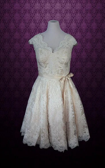 Retro Champagne Lace Knee Length Thin Sash Short Wedding Dress