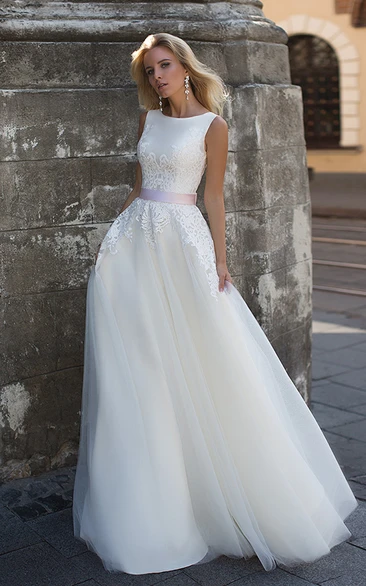 Elegant Chiffon and Tulle Scoop-neck Corset Back Wedding Gown with Applique