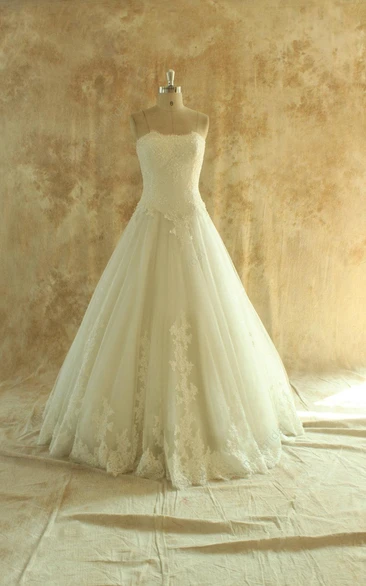 Strapless Long Tulle Wedding Dress With Appliques And Lace-Up Back