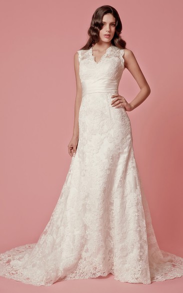 Sleeveless A-Line Lace Long Dress With Scalloped-Edge Neckline