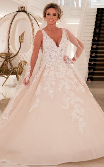 Chapel Train Ball Gown Tulle V-neck Wedding Dress with Appliques