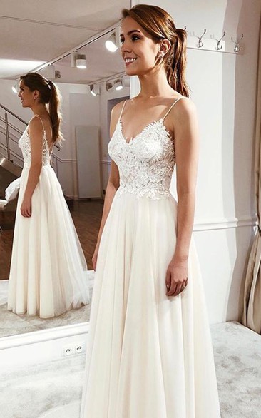 Simple Spaghetti Cute Bridal Dress With Lace Appliques And Ethereal Tulle Skirt