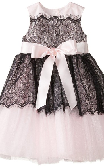 Cap-sleeved A-line Lace Dress With Bow and Pleats