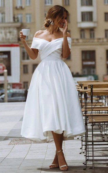 1950s Vintage Off-the-shoulder Short Wedding Dress Simple A-Line Satin Tea-length Bridal Gown with Ruching