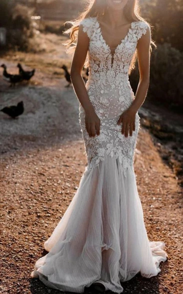 Boho Mermaid Country Rustic Wedding Dress Elegant Floral V-neck Casual Gown with Open Back and Lace Appliques