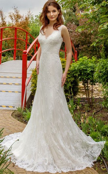 Simple Sheath \Court Train Sleeveless Lace Wedding Dress with Appliques
