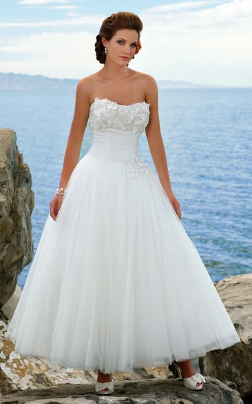 A-line Strapless Tulle Wedding Dress