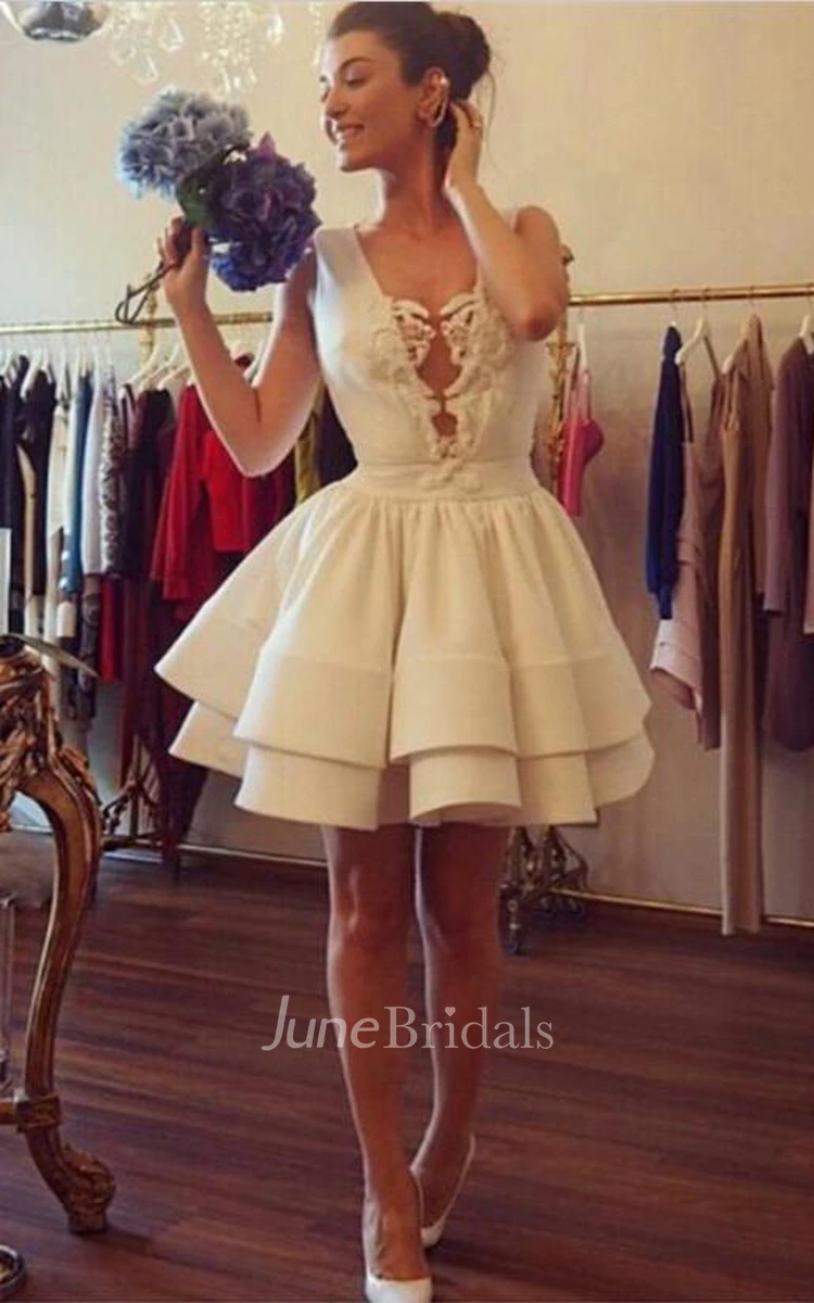 Sexy Deep V-neck Short Cocktail Dress With Ruffles Appliques