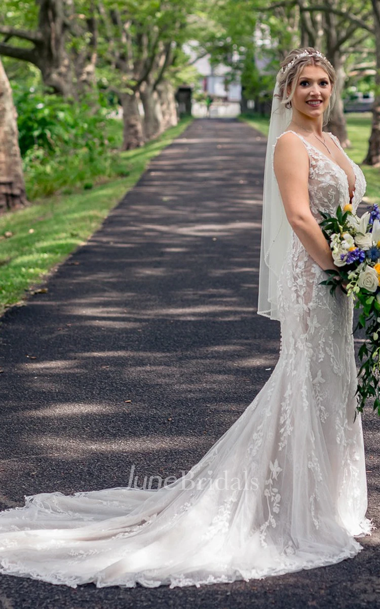 Mermaid Strap Lace Mesh Wedding Dress Sexy Deep-V Illusion Back Elegant Petals Applique Trailing Bridal Gown