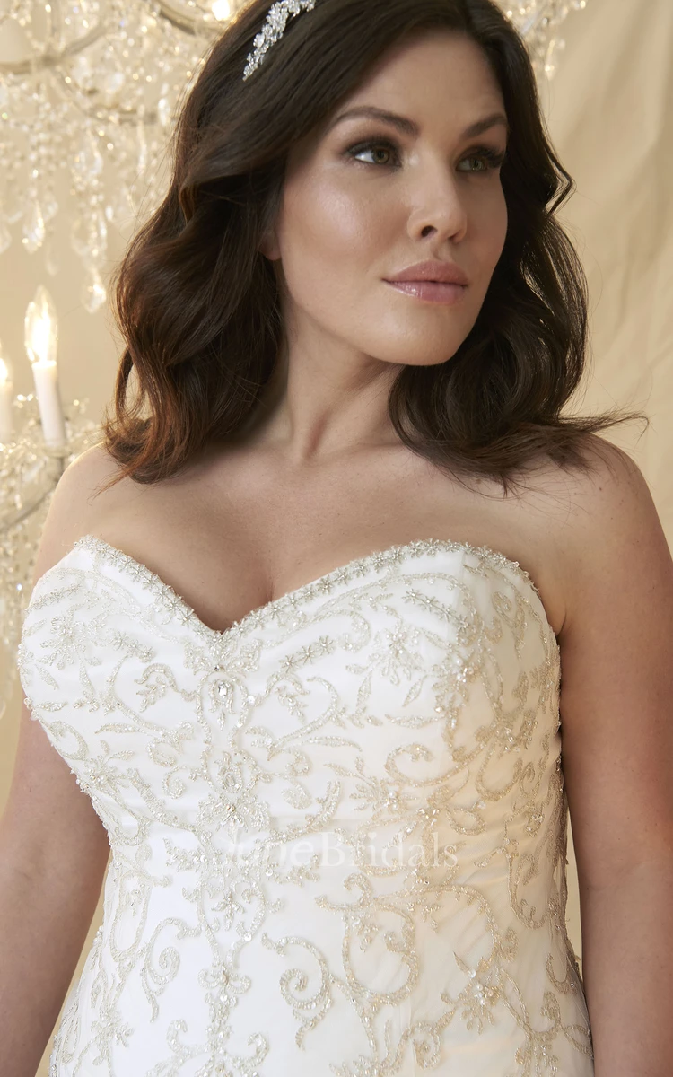 A-Line Sweetheart Tulle Plus Size Wedding Dress With Crystal Detailing And Lace Up
