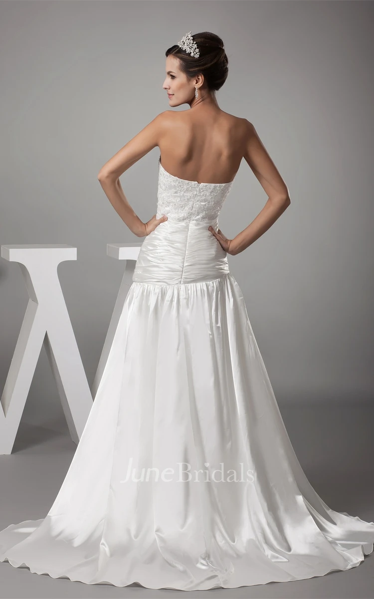 Sweetheart Ruched Sheath Dress with Pleats and Appliques