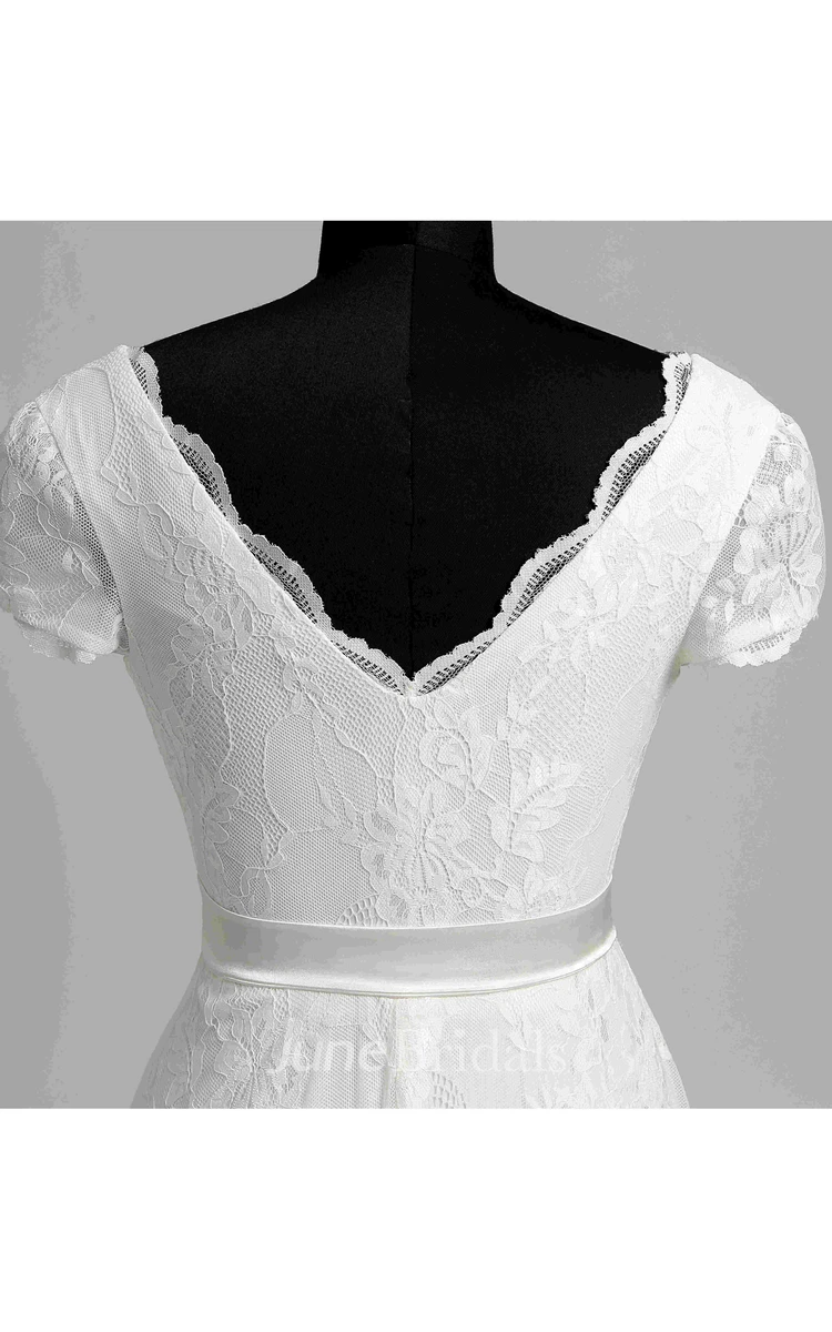 Elegant Scalloped V-neck Long Lace Wedding Dress