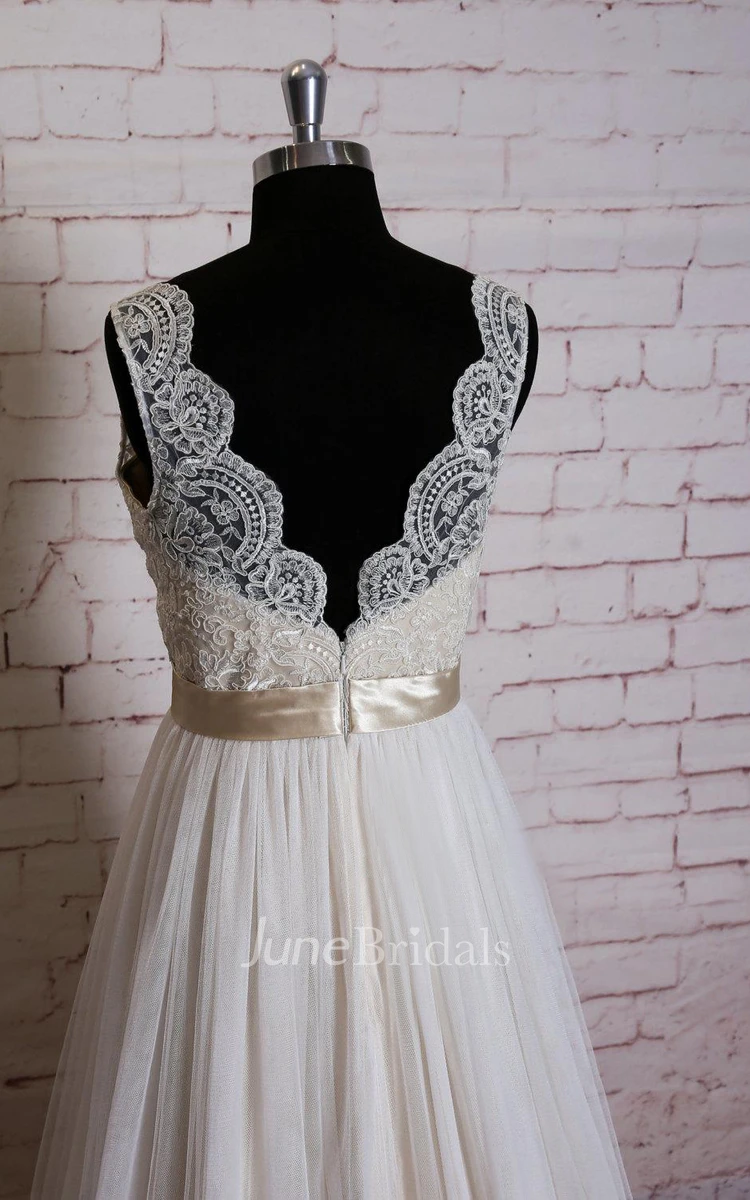V-Neck Sleeveless Lace Top Wedding Dress With Champagne Lining