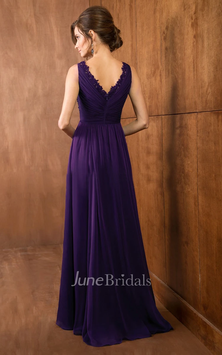 V-neck Chiffon Sleeveless Dress With Lace And central Ruching