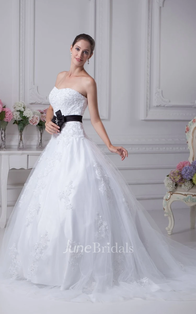 Elegant Sweetheart A-Line Ball Gown With Appliques and Flower