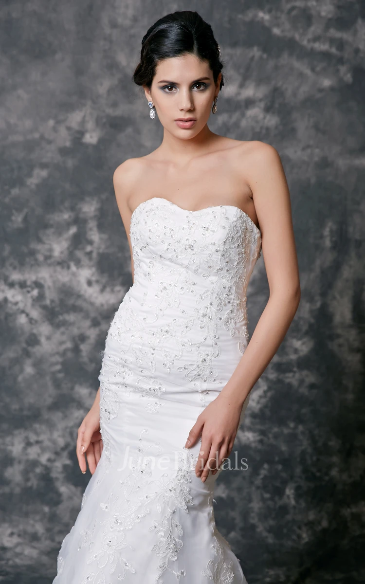 Refined Strapless Sweetheart Lace Wedding Gown