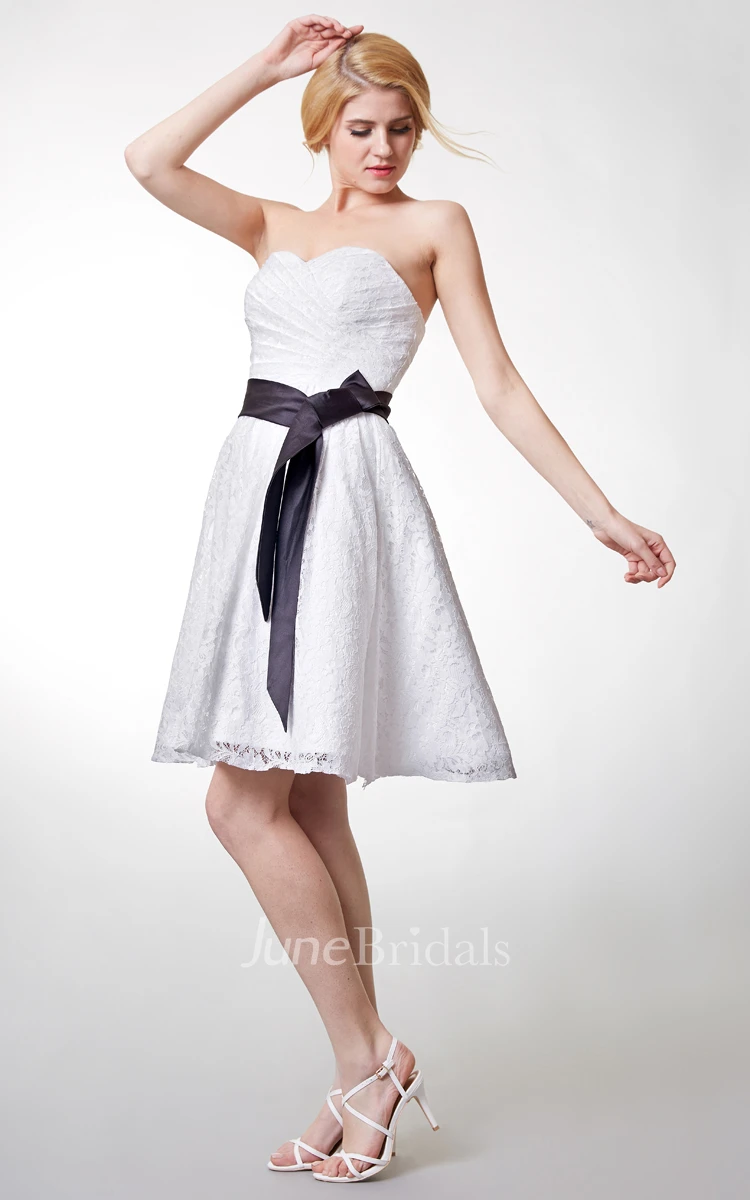 Sweetheart Knee-Length Lace Bridesmaid Dress
