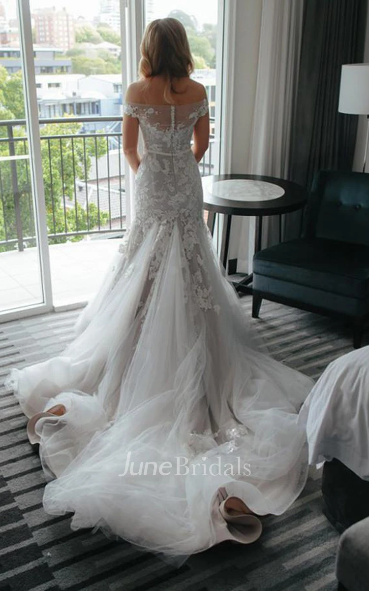 Off-the-shoulder Court Train Lace Tulle Wedding Dress with Appliques