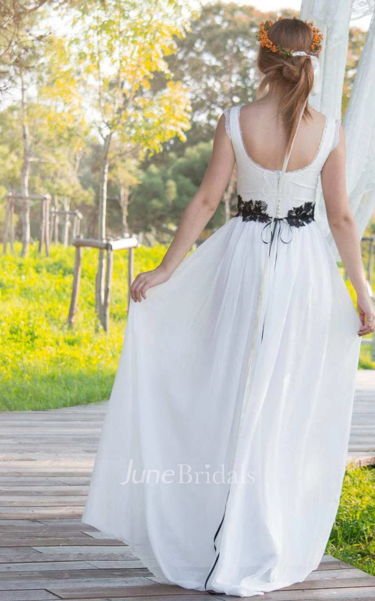 Bateau Sleeveless Chiffon Pleated Floor-Length Wedding Dress With Appliques