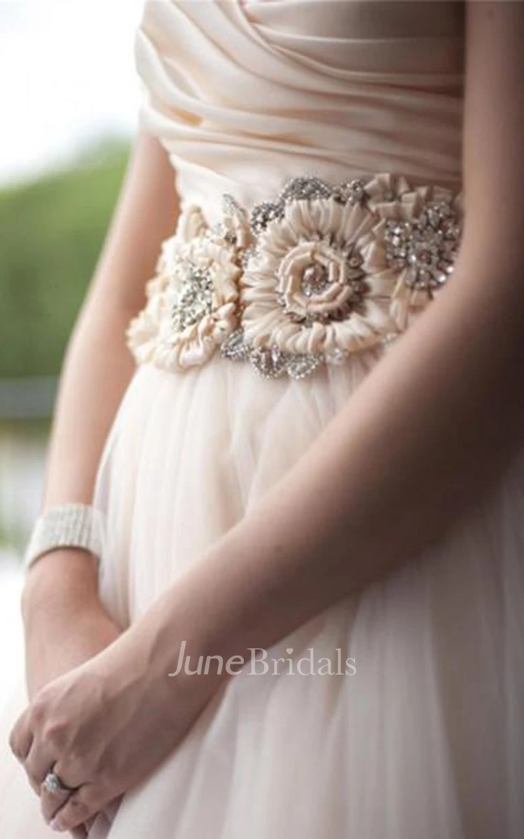 Sweetheart Strapless Flowers Beading Wedding Dress With Court Train