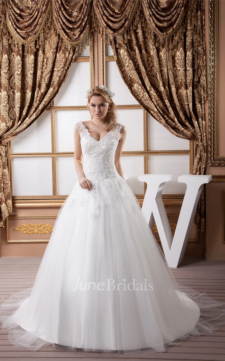 Plunged Caped-Sleeve Tulle A-Line Gown with Appliques