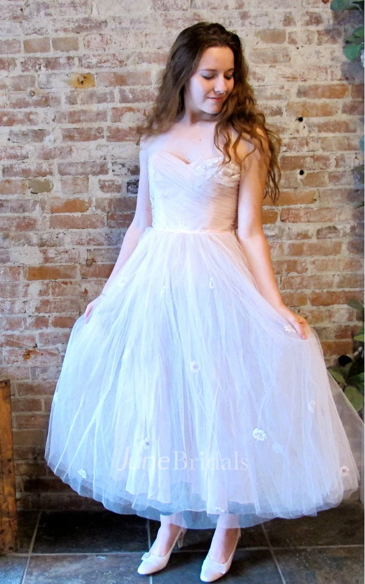 Alluring Sweetheart Ruched A-line Tulle Dress With Flowers