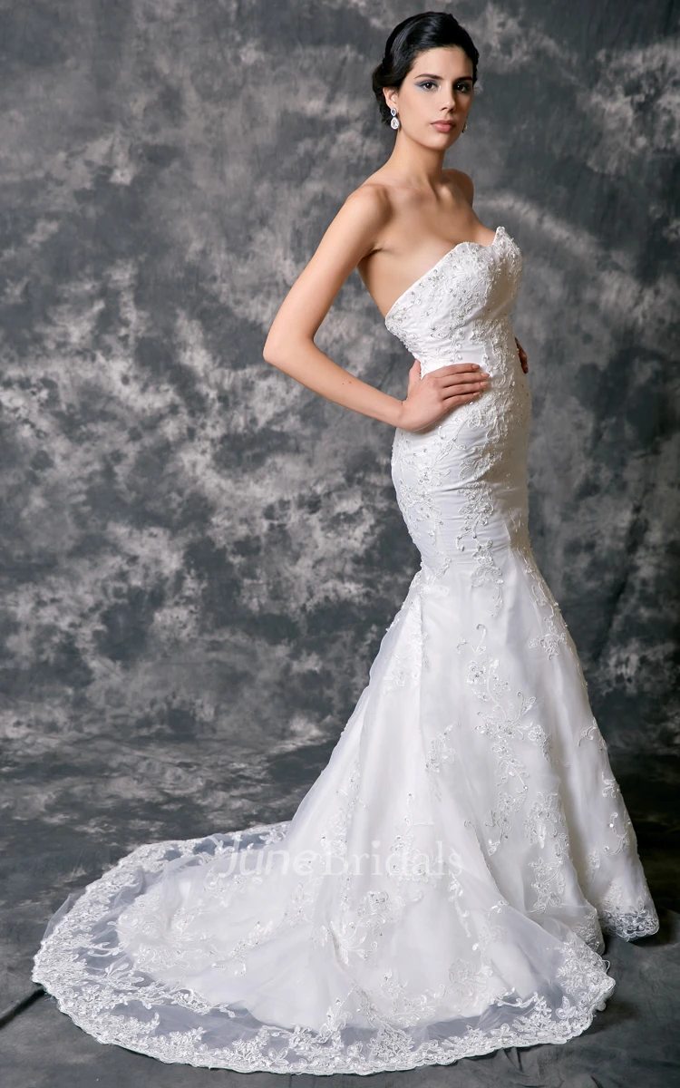 Refined Strapless Sweetheart Lace Wedding Gown
